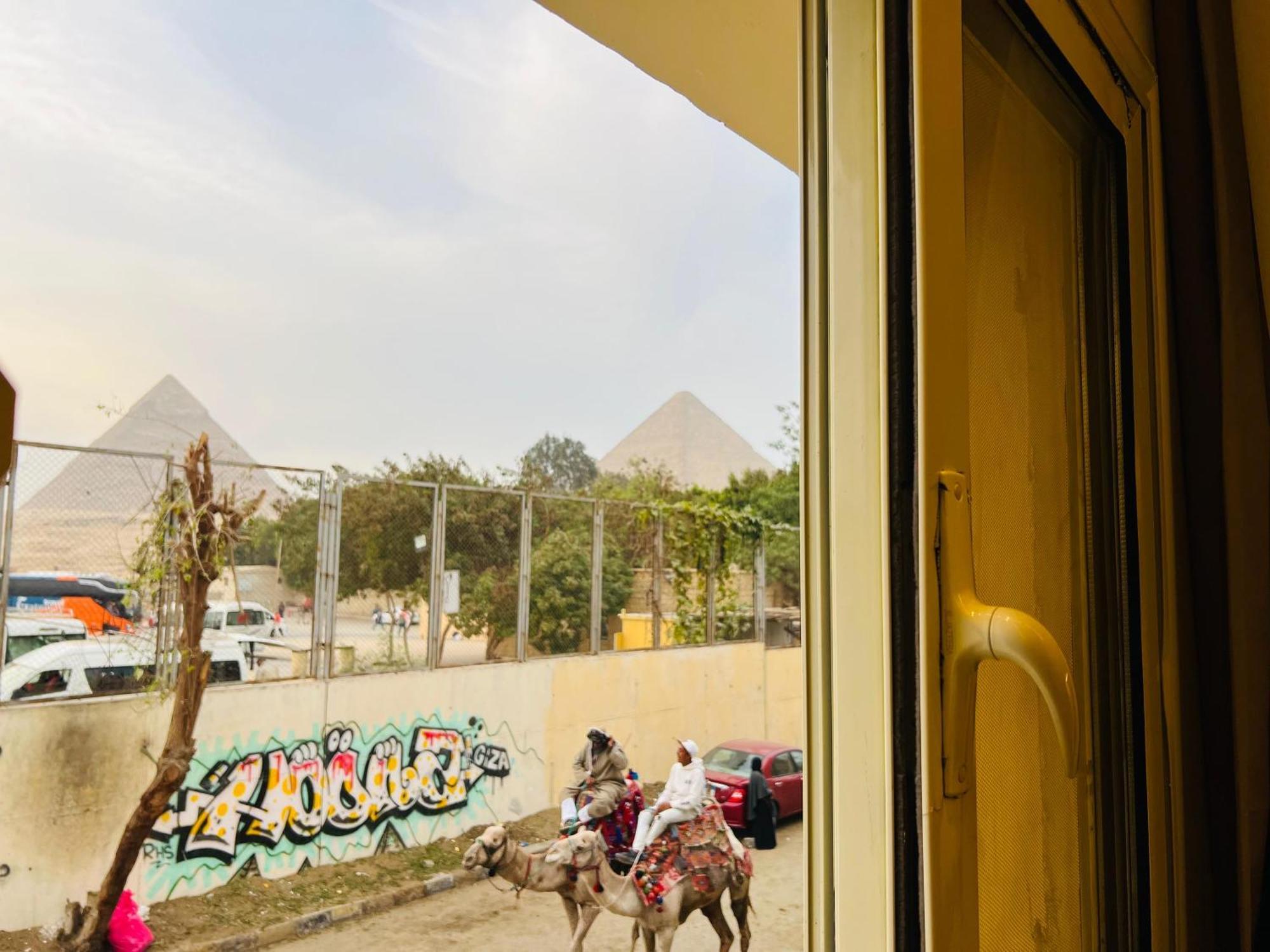Great Scarab Pyramids View Hotel Kafret el-Gabal Exterior foto