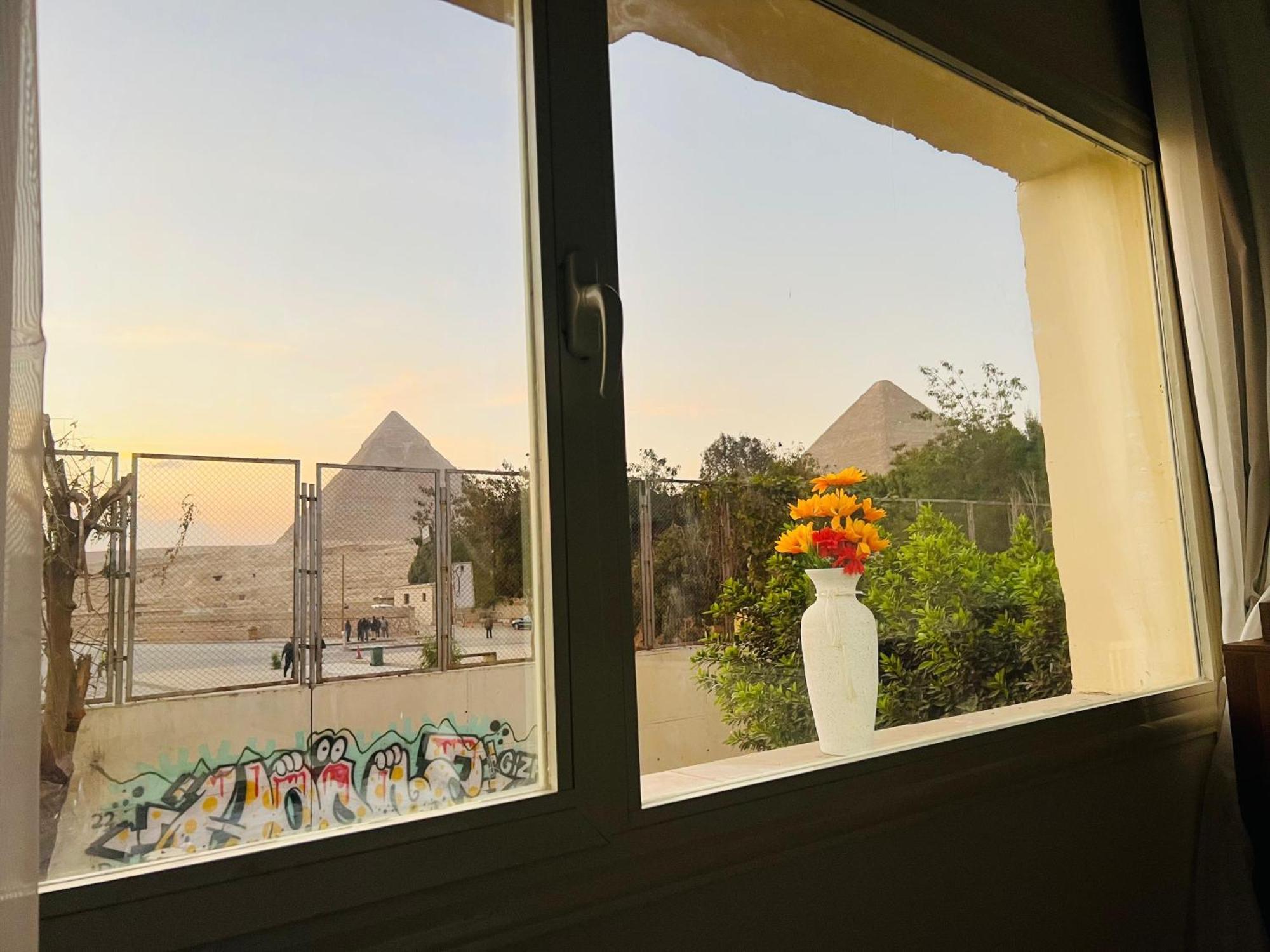 Great Scarab Pyramids View Hotel Kafret el-Gabal Exterior foto